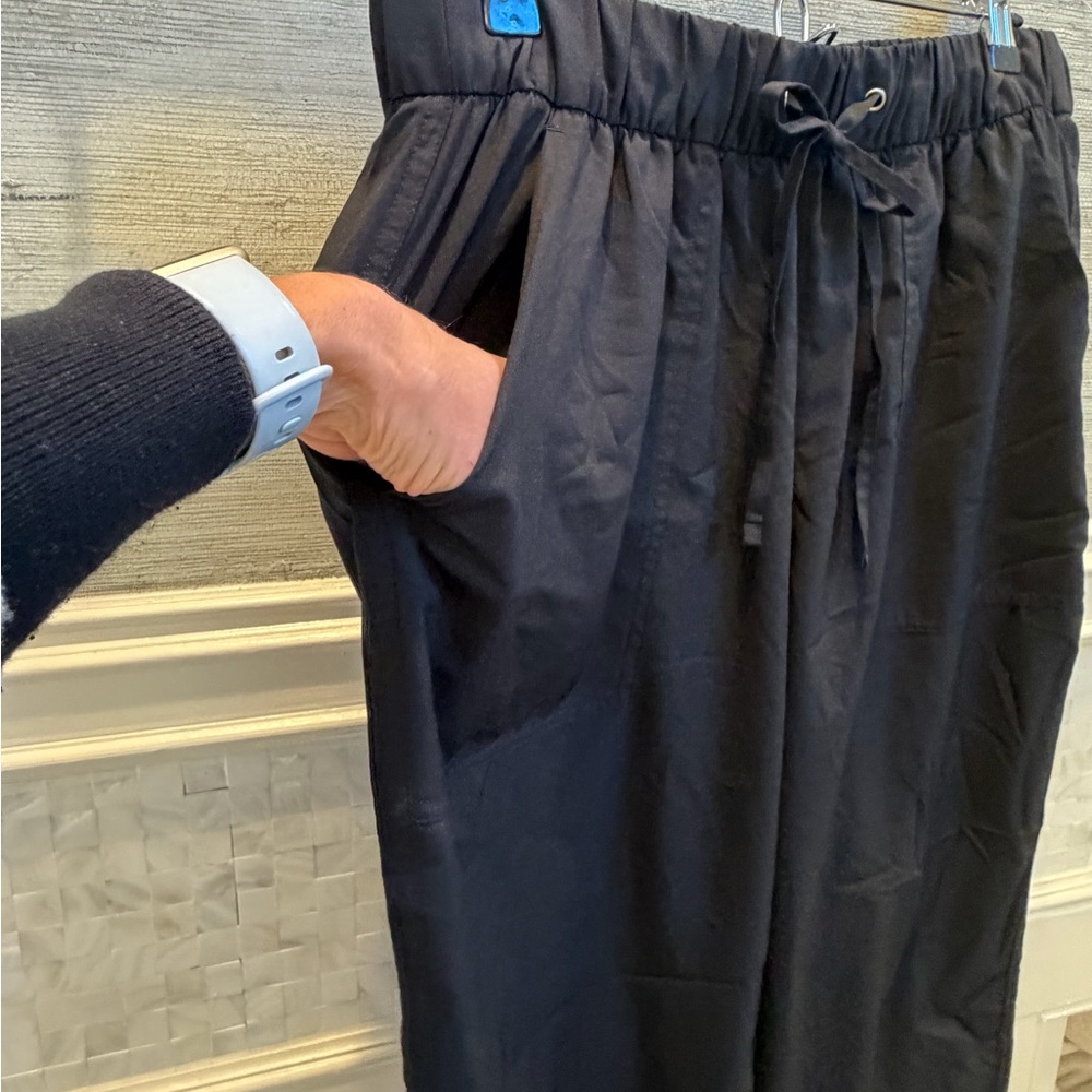 Large old navy stretchtech lightweight pants crop… - image 10